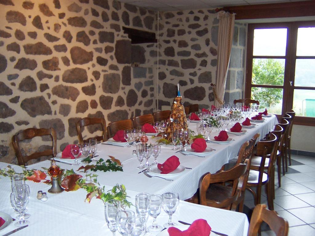Auberge Hotel De Tournemire - Cantal ภายนอก รูปภาพ