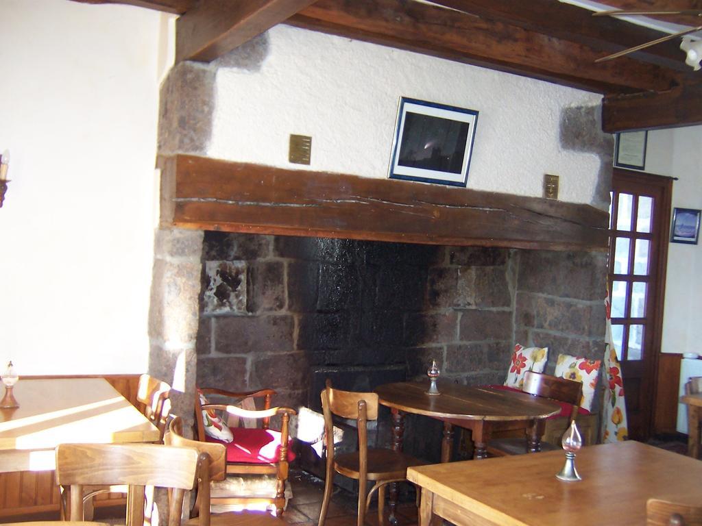 Auberge Hotel De Tournemire - Cantal ภายนอก รูปภาพ